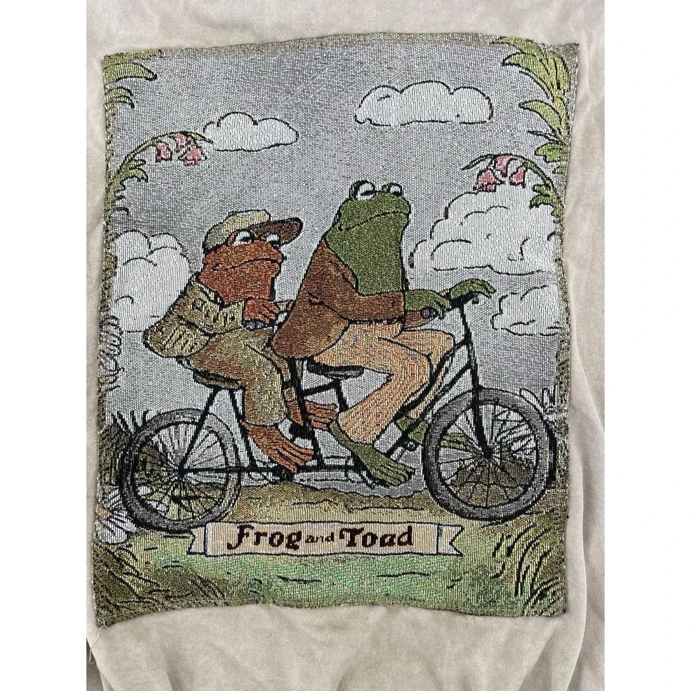 Vintage Frog and Toad Sweatshirt Men L‎ Beige Graphic 1972 Cartoon Crewneck